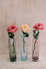 Три розы в трех вазах
