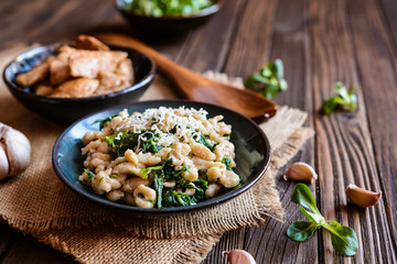 Fried chicken meat with spelt flour dumplings and spinach