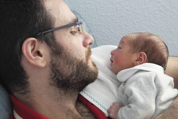 Father looking to his newborn baby © M.Madriñán