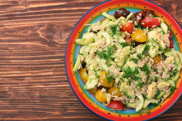 Low carbs Tuna Avocado Salad in glass bowl.