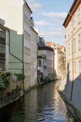 Fototapeta na wymiar Kanal an der Insel Kampa in der Altstadt von Prag