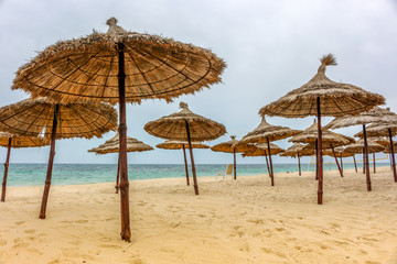 Tunesien Strand Sonnenschirme