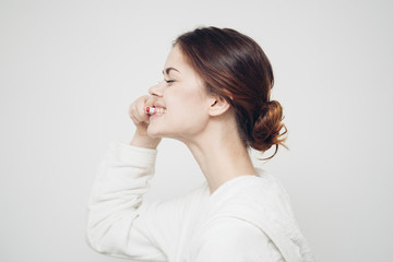 Fototapeta premium woman brushing her teeth, side view