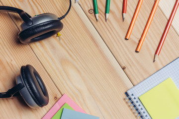 Headphones with wire and pads with pencils