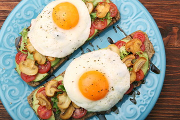 Sandwich with egg, tomato, greens, and mushrooms