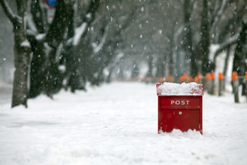 Snow mailbox - 135647786