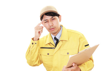 頭痛を訴える宅配人
