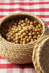 Fototapeta na wymiar Soybean in wood bowl
