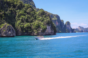 Naklejka premium Motor boat in the sea