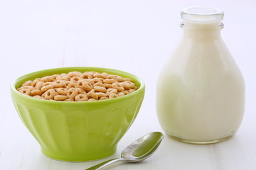 Whole wheat cereal loops
