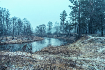 Fototapeta na wymiar Winter evening in a small river.