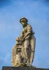Fototapeta na wymiar The boy's statue near the house