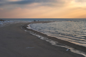Plaża na Helu w zimowej scenerii - obrazy, fototapety, plakaty
