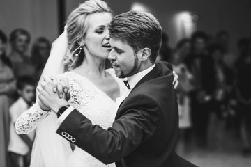 Newlyweds fly in their first dance
