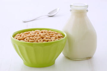 Whole wheat cereal loops