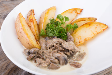 Beef stroganoff with poatoes