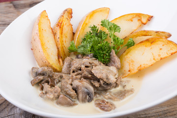 Beef stroganoff with poatoes