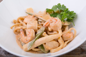 Thai noodles with shrimps
