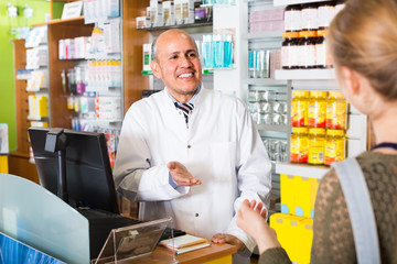 pharmacist counseling customer