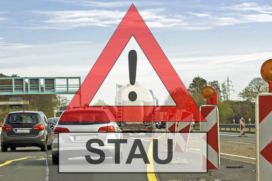 Stau in einer Autobahnbaustelle