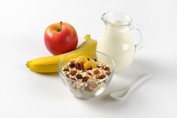 oat flakes with milk and fruit