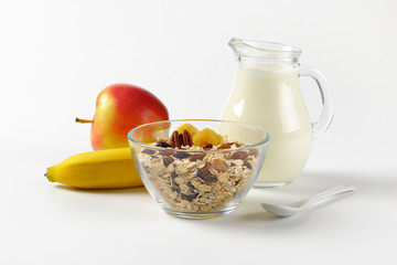 oat flakes, milk and fruit