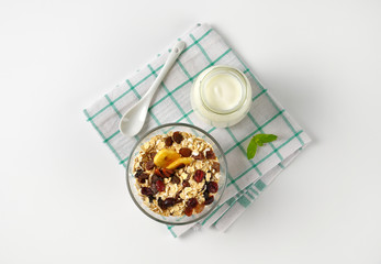 oat flakes with raisins and white yogurt