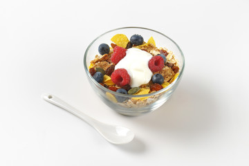 breakfast cereals with berry fruit and white yogurt