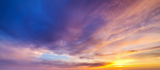 Naklejka premium colorful sky at sunset