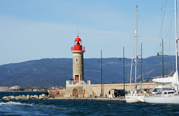 Fototapeta na wymiar Hafeneinfahrt von Saint-Tropez Cote d´Azur