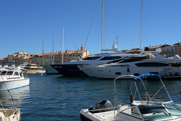 Fototapeta premium Luxusyachten im Hafen von Saint-Tropez Cote d´Azur