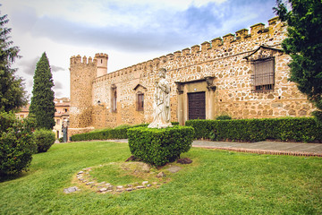 Fototapeta na wymiar Statue of Queen Isabella in Toledo, Spain