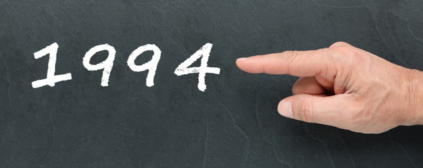 1994 à la craie et montrer du doigt sur ardoise