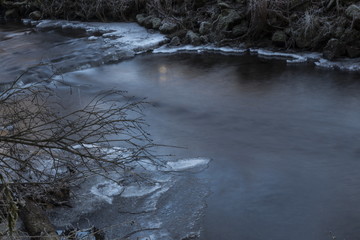 Bach im Winter 3
