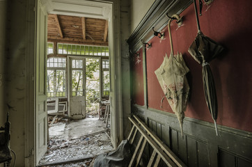 alte garderobe in haus