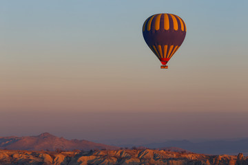 Fototapeta na wymiar hotfire balloons festival, cappadocia, turkey, kappadokya