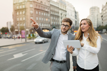 Businesspeople commuting and walking in city