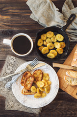 French toasts with fried bananas