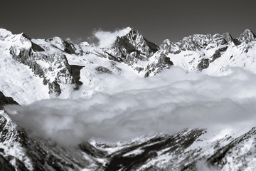 Obraz premium peaks of the Caucasus in black and white