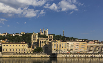Fototapeta na wymiar Saone und Kathedrale Notre-Dame inLyon