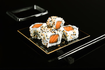 Salmon sushi uramaki