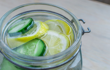 water with lemon and cucumber detox