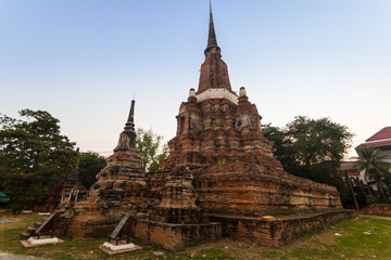 Fototapeta premium temple middle of Ayutthaya community 02