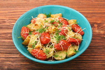 Fried potato and tomato salad with cheese