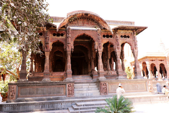The Chhatris of Indore were built in the late 1800s in the memory of Holkar rulers and the tombs are built on the cremation spot of the Holkar rulers near Rajwada.