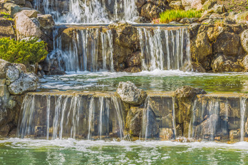 Obraz premium Фрагмент водопада в парке под Киевом