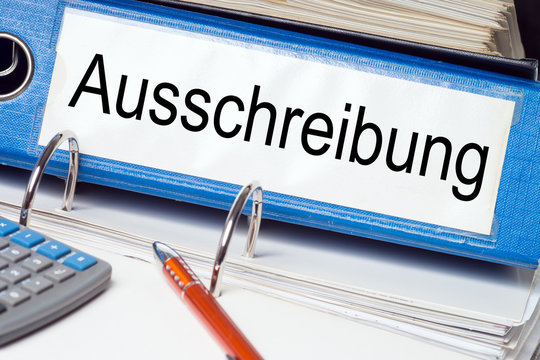 Ausschreibung / Aktenordner mit dem Wort Ausschreibung