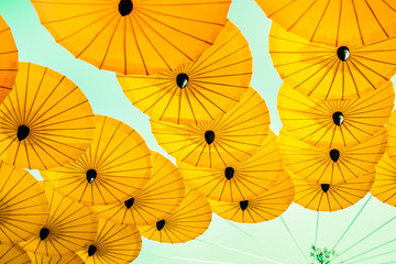 Fototapeta na wymiar Yellow umbrella showing scenery in the park