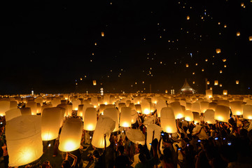 Fototapeta na wymiar Flying Sky Lantern on Yeepeng festival, thai lanna tradition rel