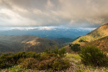 Naklejka premium Mountain view from Azpirotz in Navarra,Spain